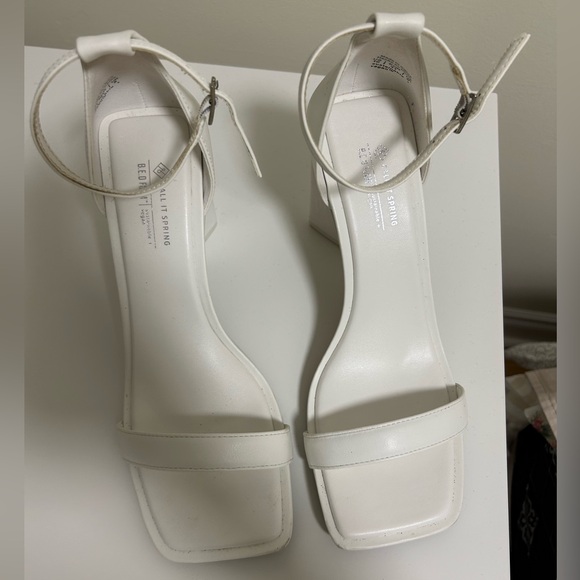 White square toe high heels - Picture 2 of 4